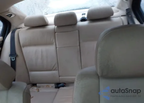 2003 BMW 330Xi z USA, uszkodzony, nr VIN WBAEW534X3PG23752